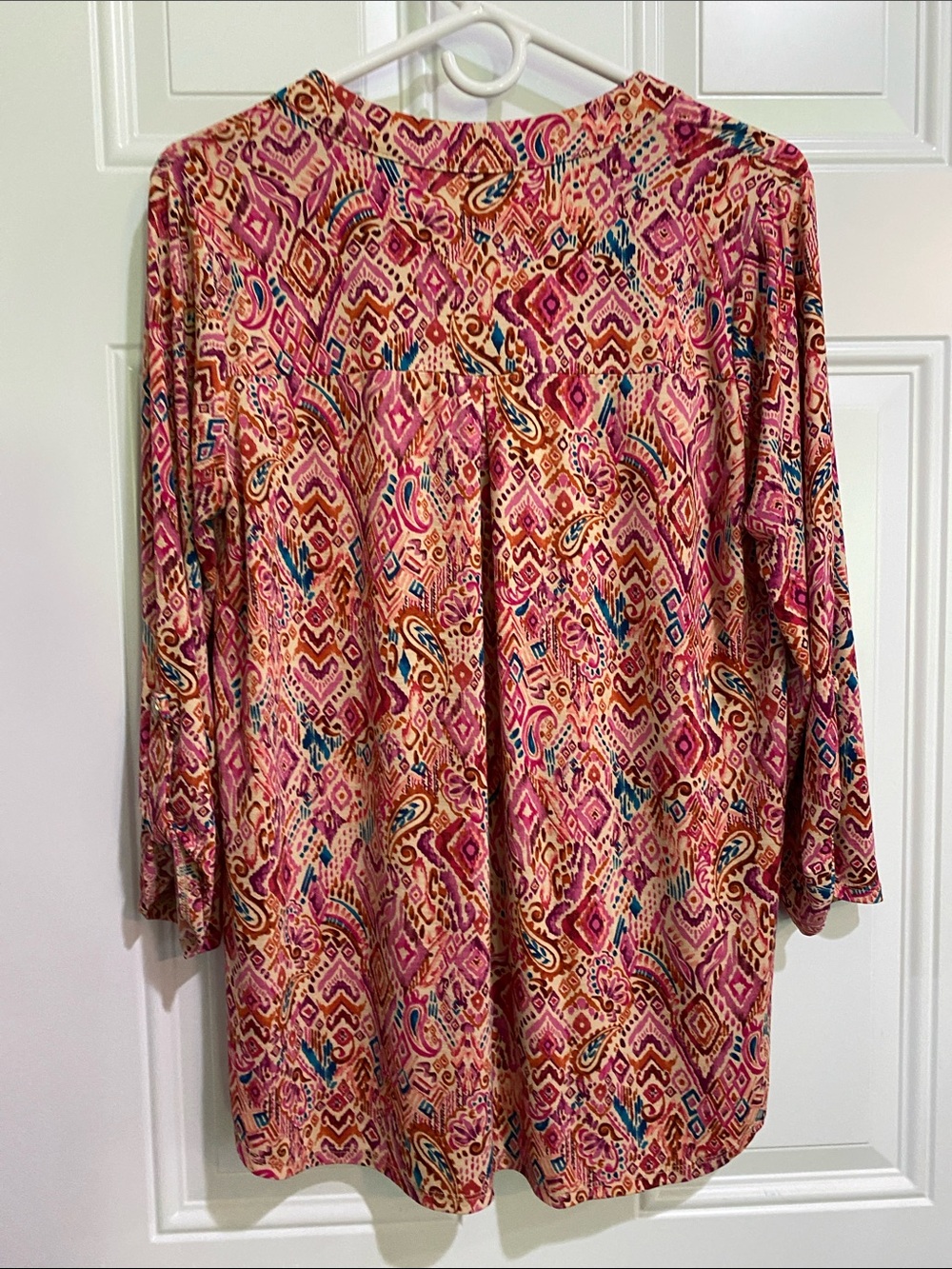Dear Scarlett Patterned Pink Geo-Print V-Neck Blouse with Three-Quarter Sleeves - Picture 5 of 7